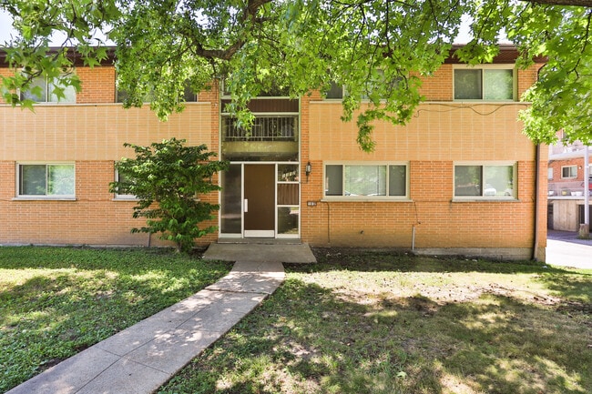 Building Photo - 1112 Indian Trails Dr