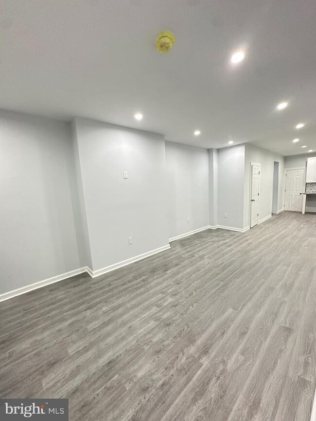 Foto del edificio - 1549 N Newkirk St