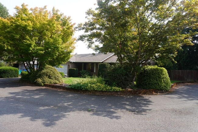 Building Photo - 4631 NW Lincoln Ave