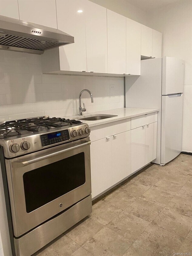 Foto principal - 35-20 93rd St