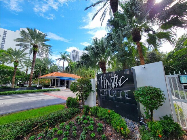 Foto del edificio - 3600 Mystic Pointe Dr