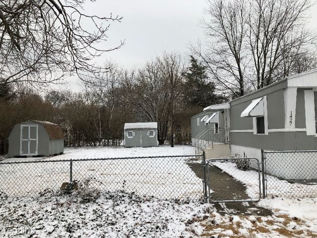 Building Photo - 3 br, 1.5 bath House - 1427 spring garden rd
