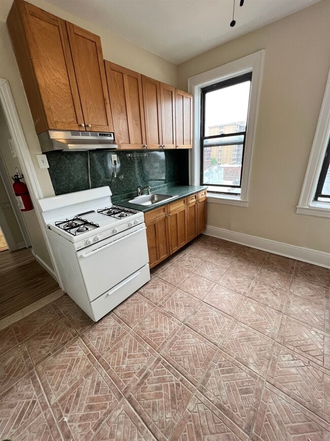 Building Photo - 217 44th St