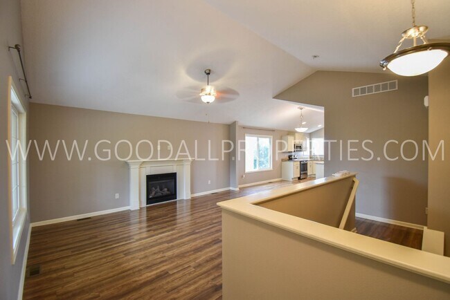 Building Photo - 4 Bedroom, 3 Bath Home with Clubhouse and ...