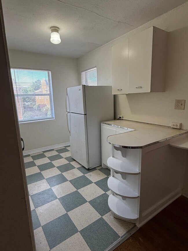 Foto del edificio - Classic 1-Bedroom, 1-Bath Apartment in Pri...