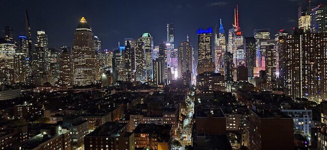 Building Photo - 469 W 42nd St