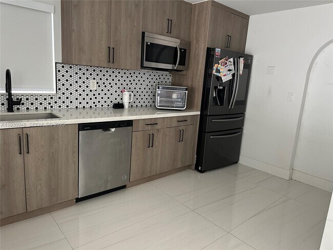 Foto del edificio - 14830 Harding Ln