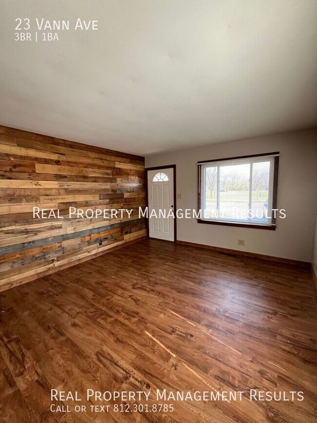 Building Photo - 3 Bedroom, 1 Bath Home East Side