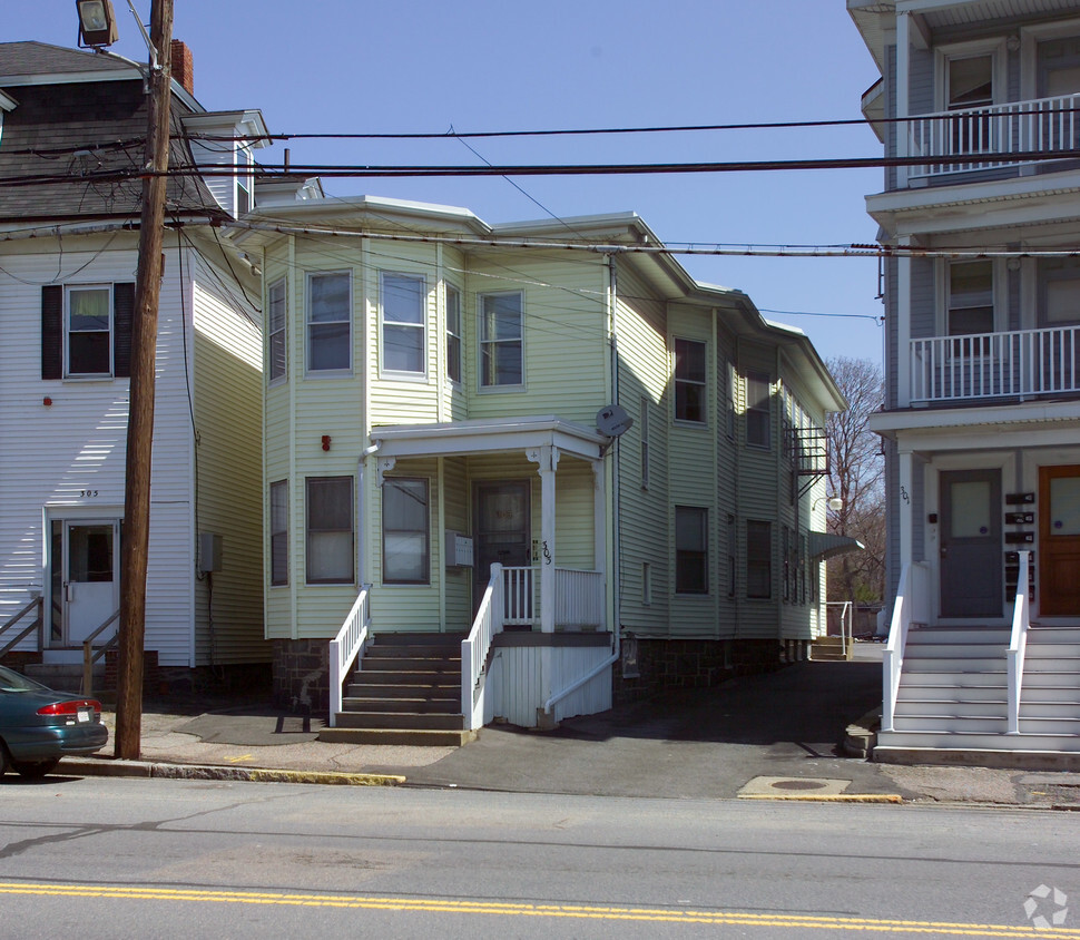 Primary Photo - 303 Bay St
