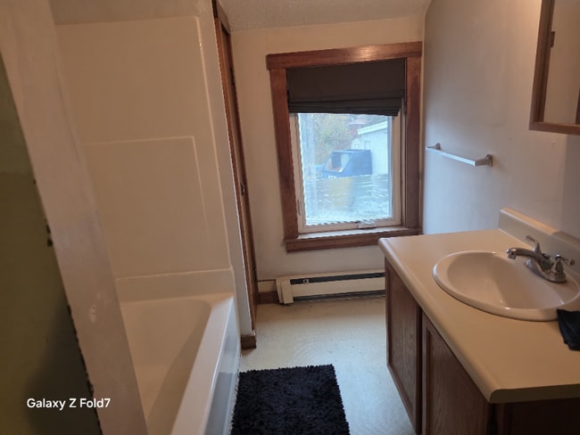 Building Photo - 57 Crescent St