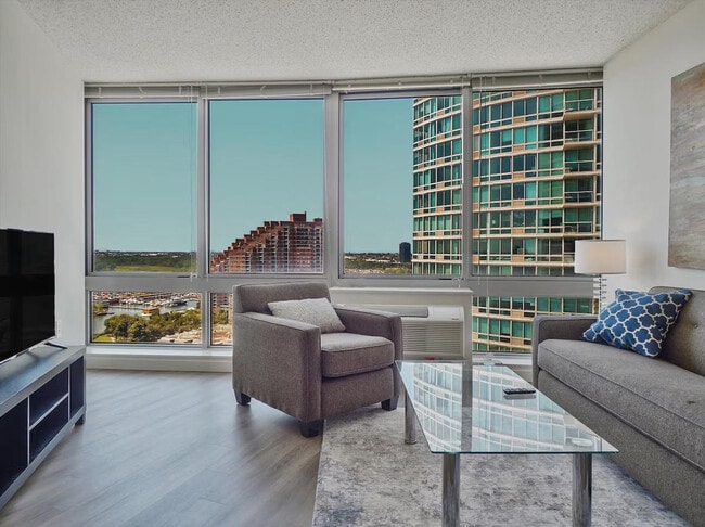 Building Photo - 33 Hudson St