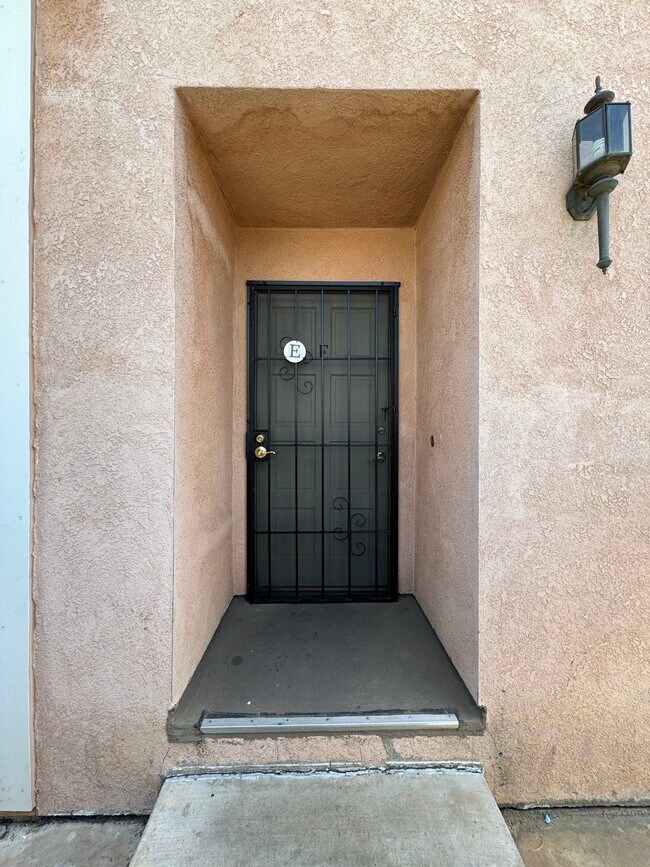 Foto del edificio - 918 W San Marino Ave