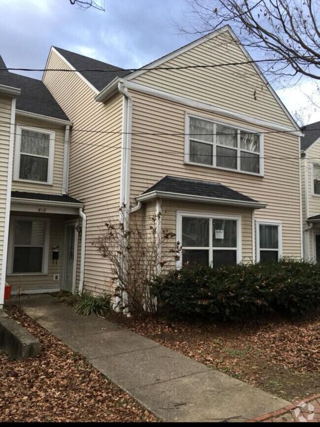 Building Photo - 818 Rubel Ave