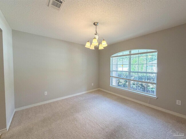 Foto del edificio - 697 Mozingo Ln