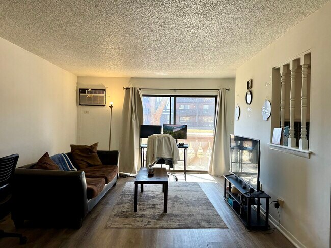 Building Photo - 13 Parkside Ct