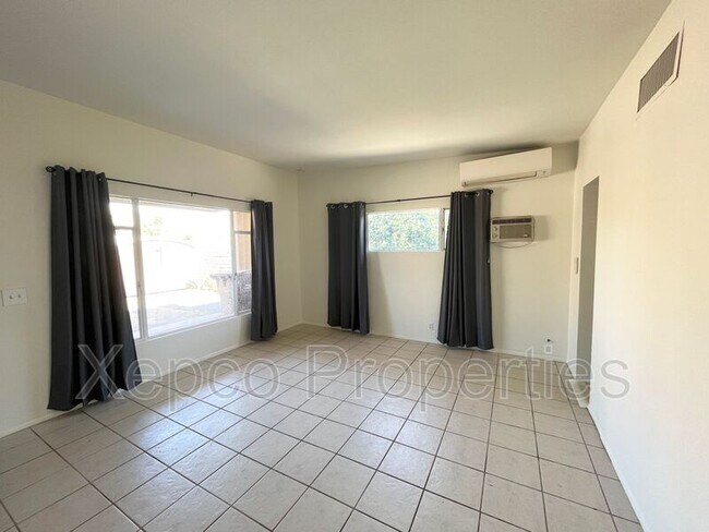 Building Photo - 552 S Mountain View Dr