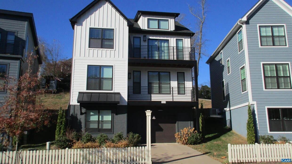 Primary Photo - 324 Huntley Ave