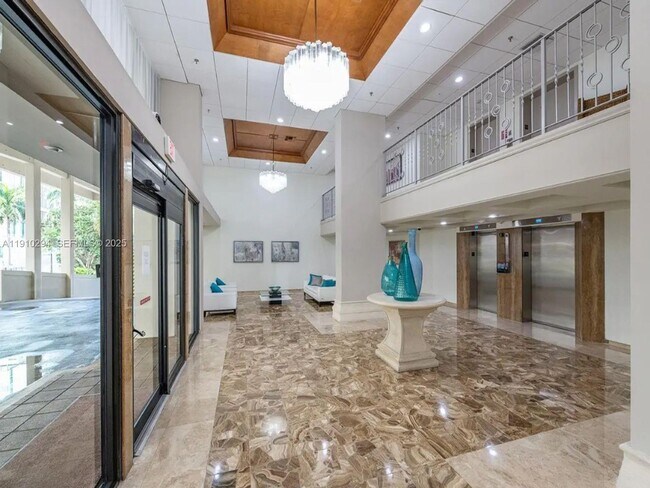 Foto del edificio - 6061 Collins Ave