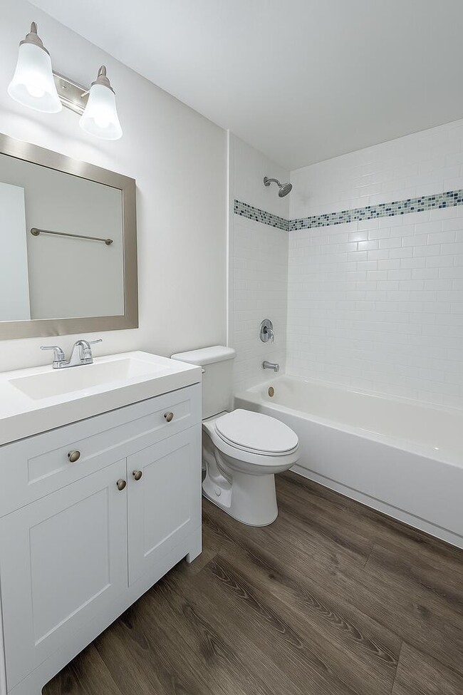 Building Photo - 2708 Vandiver Dr