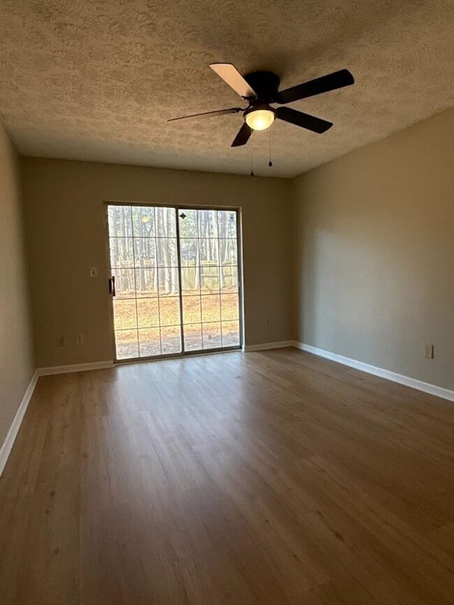 Building Photo - 3 Bed 2.5 Bath in Atlanta!