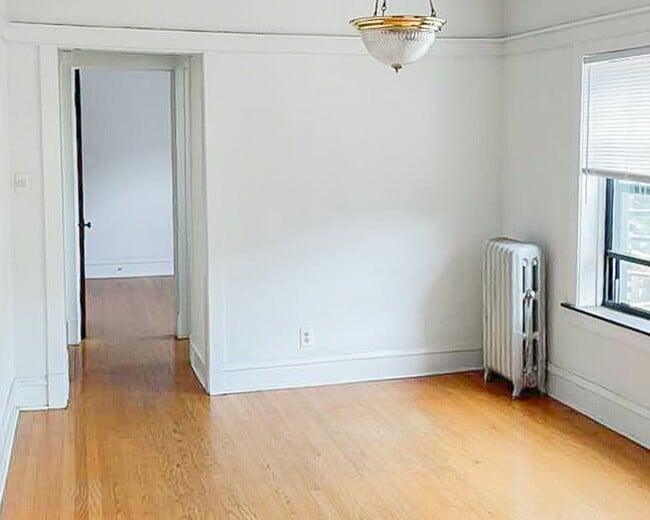 Building Photo - 1448 W Cornelia Ave