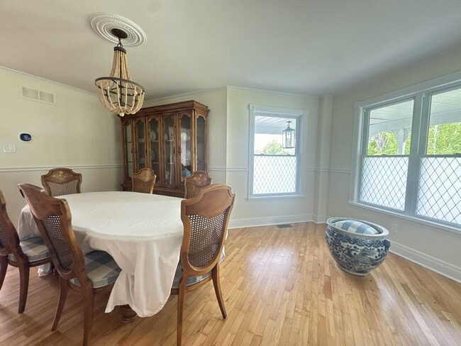 Building Photo - 8 Empress Dr