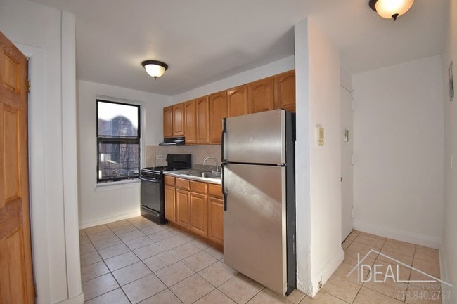 Building Photo - 725 4th Avenue #G5R