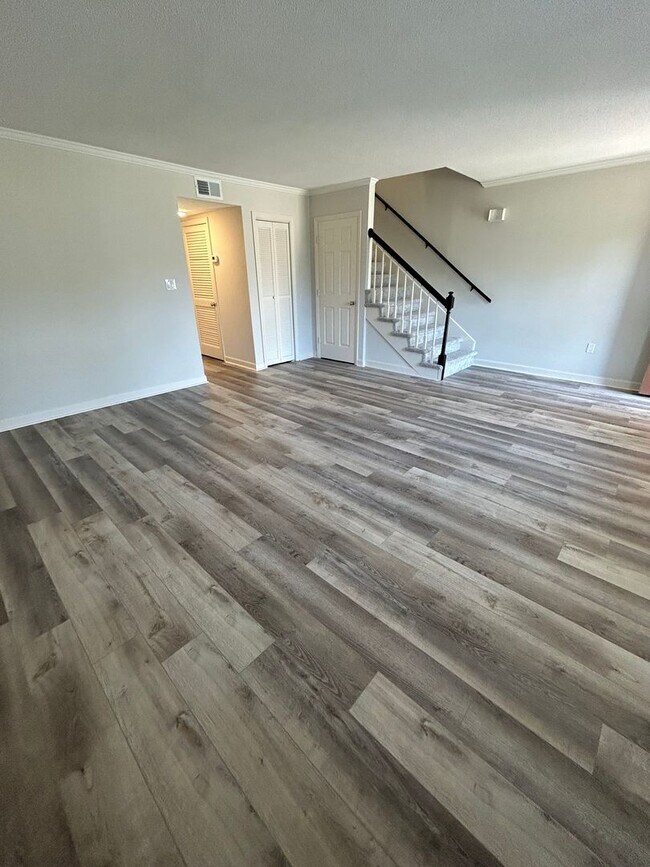 Foto del edificio - Newly Remodeled 3 Bedroom in Deer Manor!