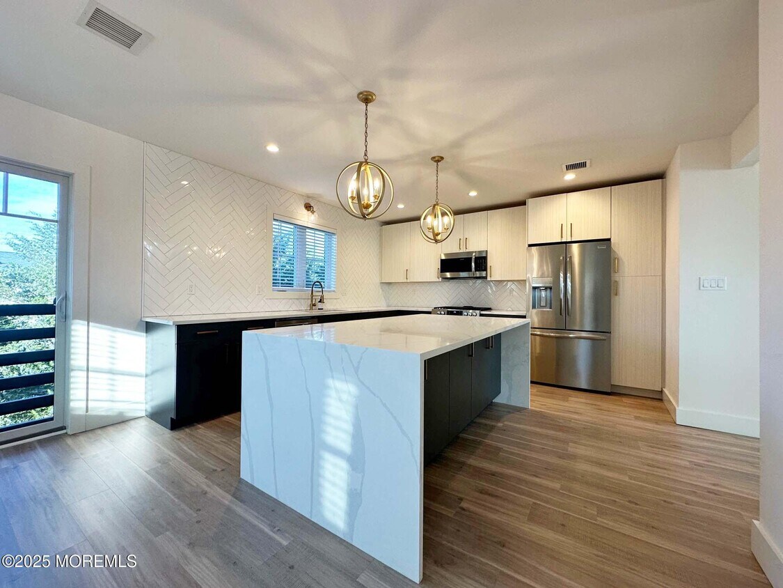 Foto principal - 2139 Bridge Ave