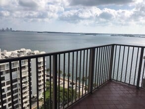 Building Photo - 1450 Brickell Bay Dr