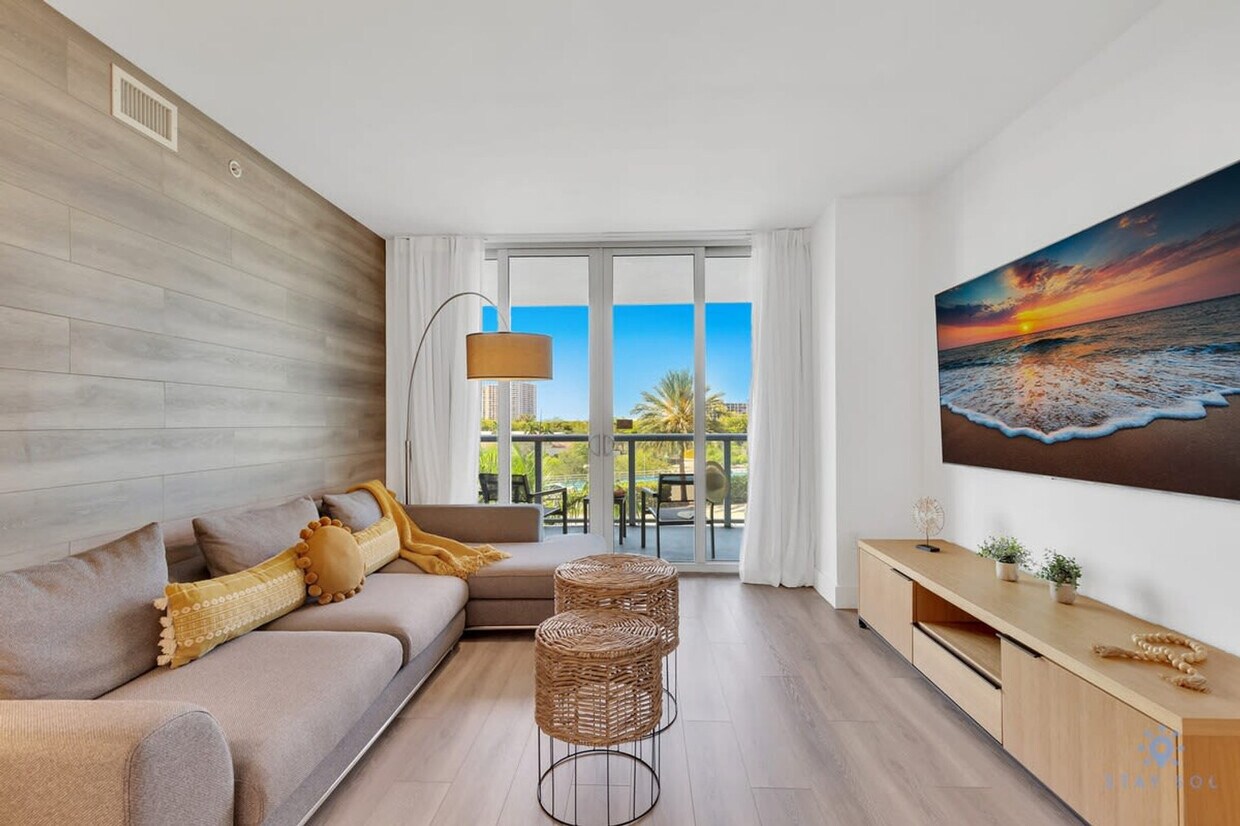Foto principal - 2602 E Hallandale Beach Blvd