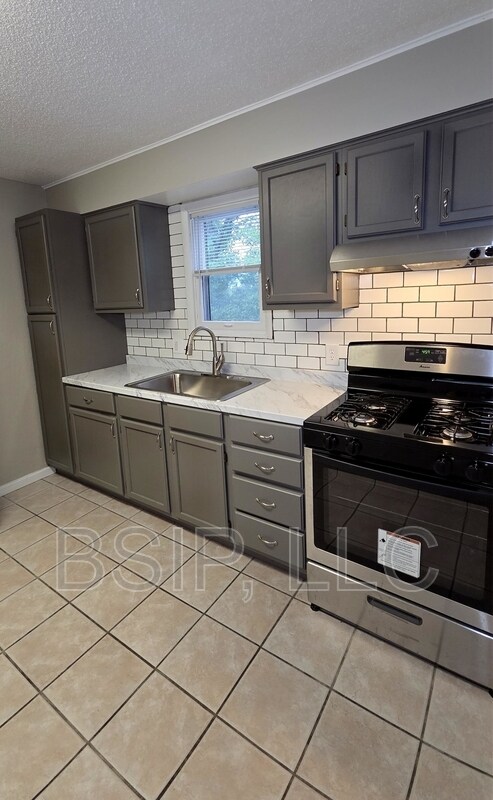 Building Photo - 1141 NE Chester Ave