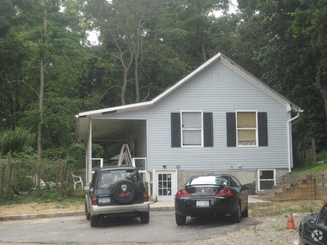 Foto del edificio - 188 Hallock Landing Rd
