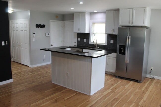 Foto del edificio - Cute 2 BR Bungalow in Garfield Park!