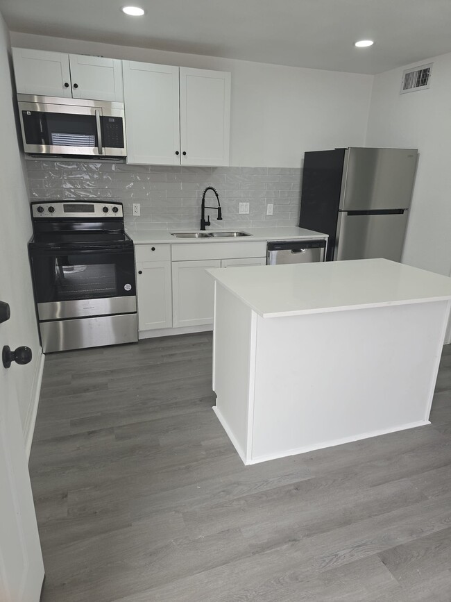 Foto del edificio - 7900 Brookriver Dr