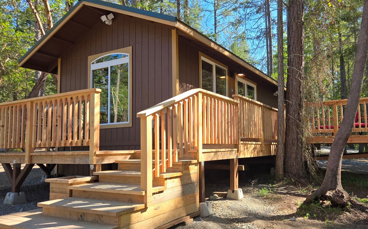 One bedroom one bath beautiful new cabin on nine acres - 16848 Highway 238