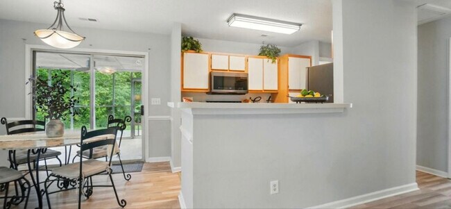 Foto del edificio - 317 Cedarcroft Dr