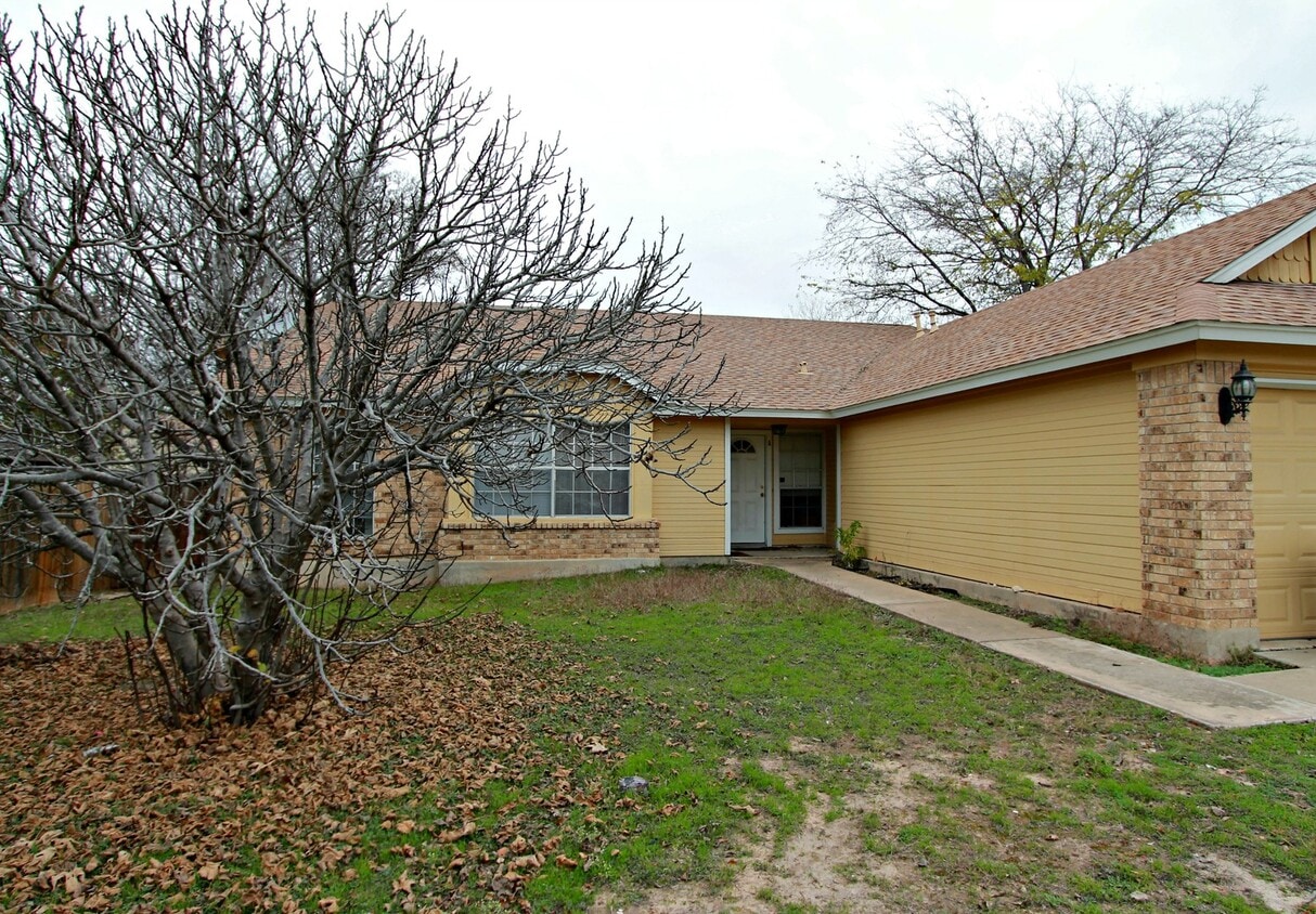 Primary Photo - Modern 2 Bedroom, 1 Bath Duplex with 1-Car...