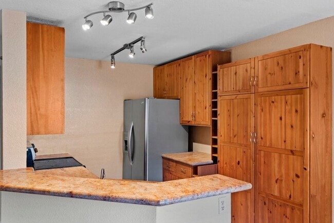 Foto del edificio - Stylish 1-Bed Condo with Balcony, Garage & Resort-Style Amenities in Mira Mesa