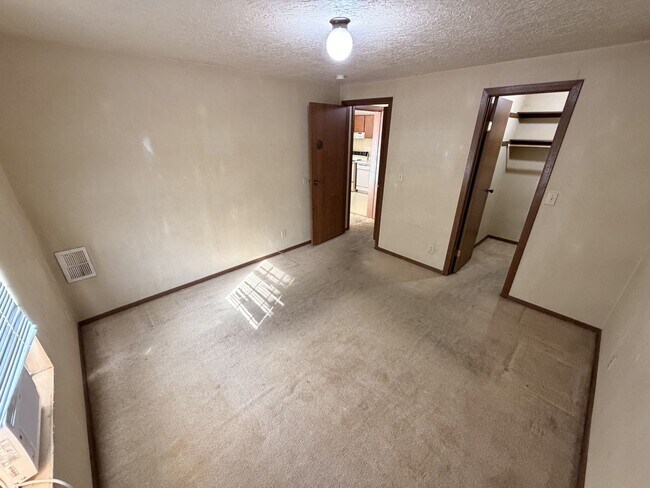 Foto del edificio - 600 N 2450 E