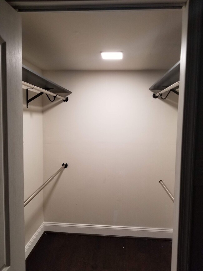 Foto del edificio - 5233 Queensberry Ave