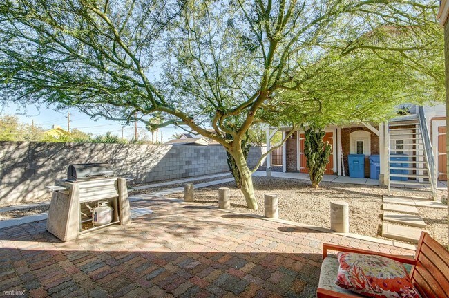 Foto del edificio - 1 br, 1 bath  - 2227 N 9th St