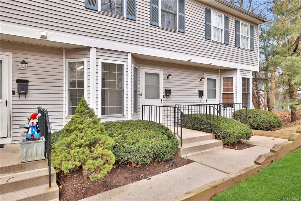 Primary Photo - 41 N Moger Ave