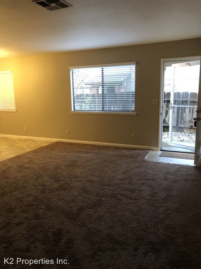 Foto del edificio - 2084 Fancy Oaks Dr