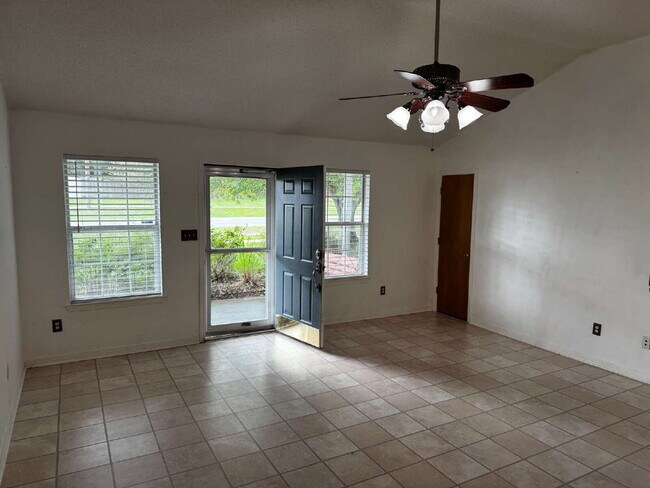 Building Photo - "Charming 3-Bedroom/2 Baths in Navarre - S...