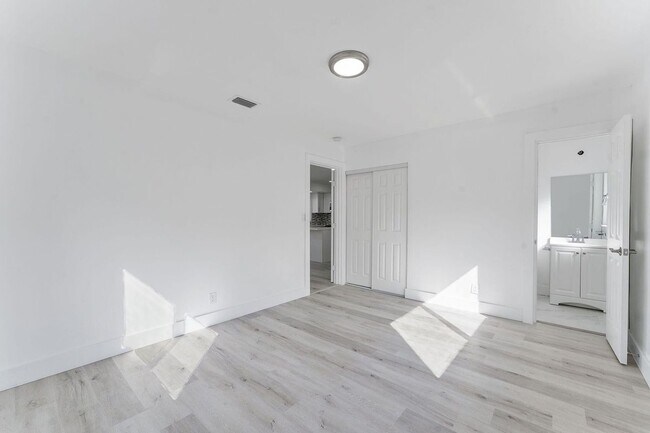 Foto del edificio - 240 NW 5th St