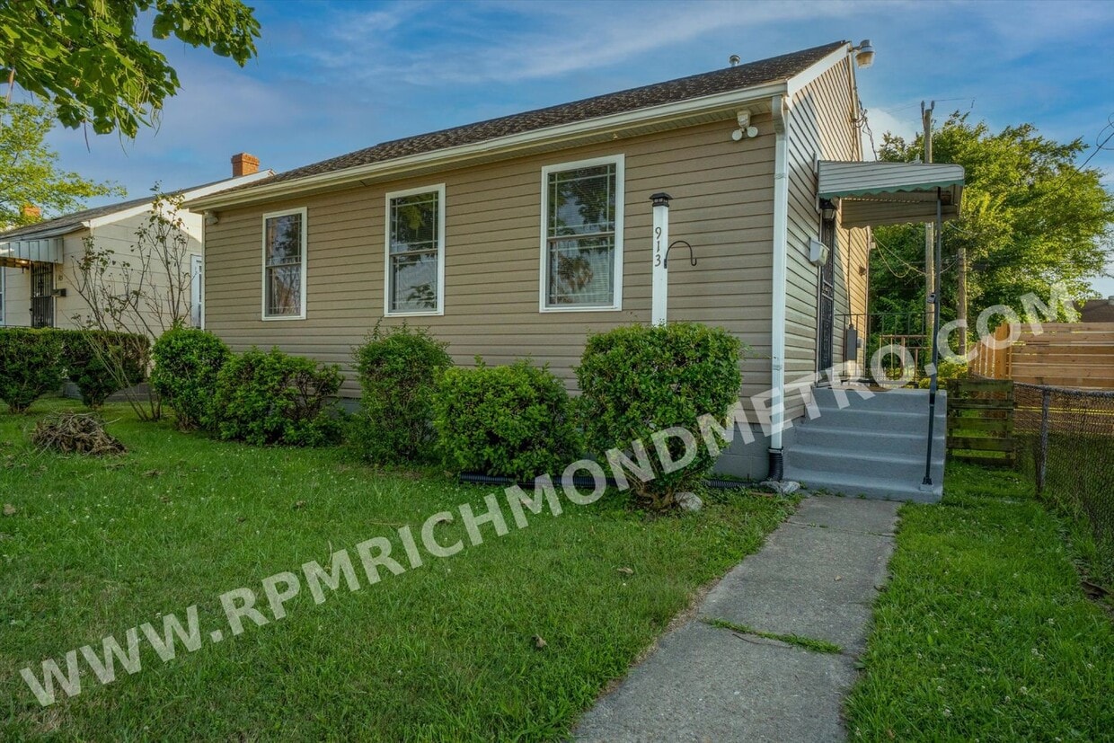 Primary Photo - 913 E 15th St