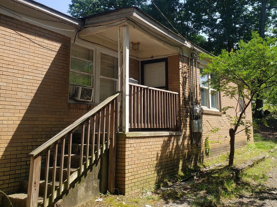 Foto principal - Cozy Two Bedroom Duplex in Lincoln Heights!