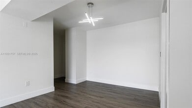 Building Photo - 4158 Inverrary Dr