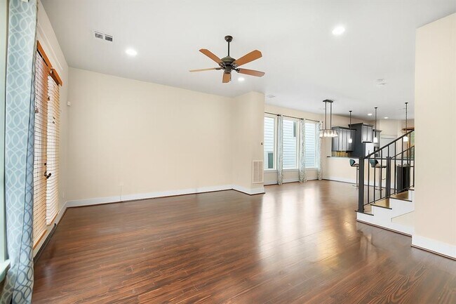 Foto del edificio - 5507 Larkin St